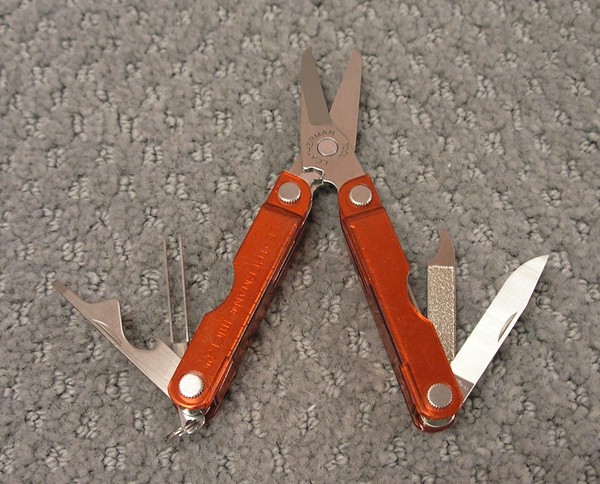 Leatherman Micra, plastic red handle covers.jpg